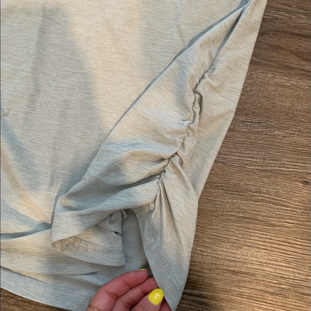 New Balance Exercise Tops - Picture 2 of 6